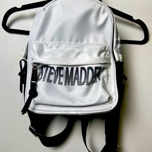 🌼WHITE STEVE MADDEN SMALL BACKPACK🌼